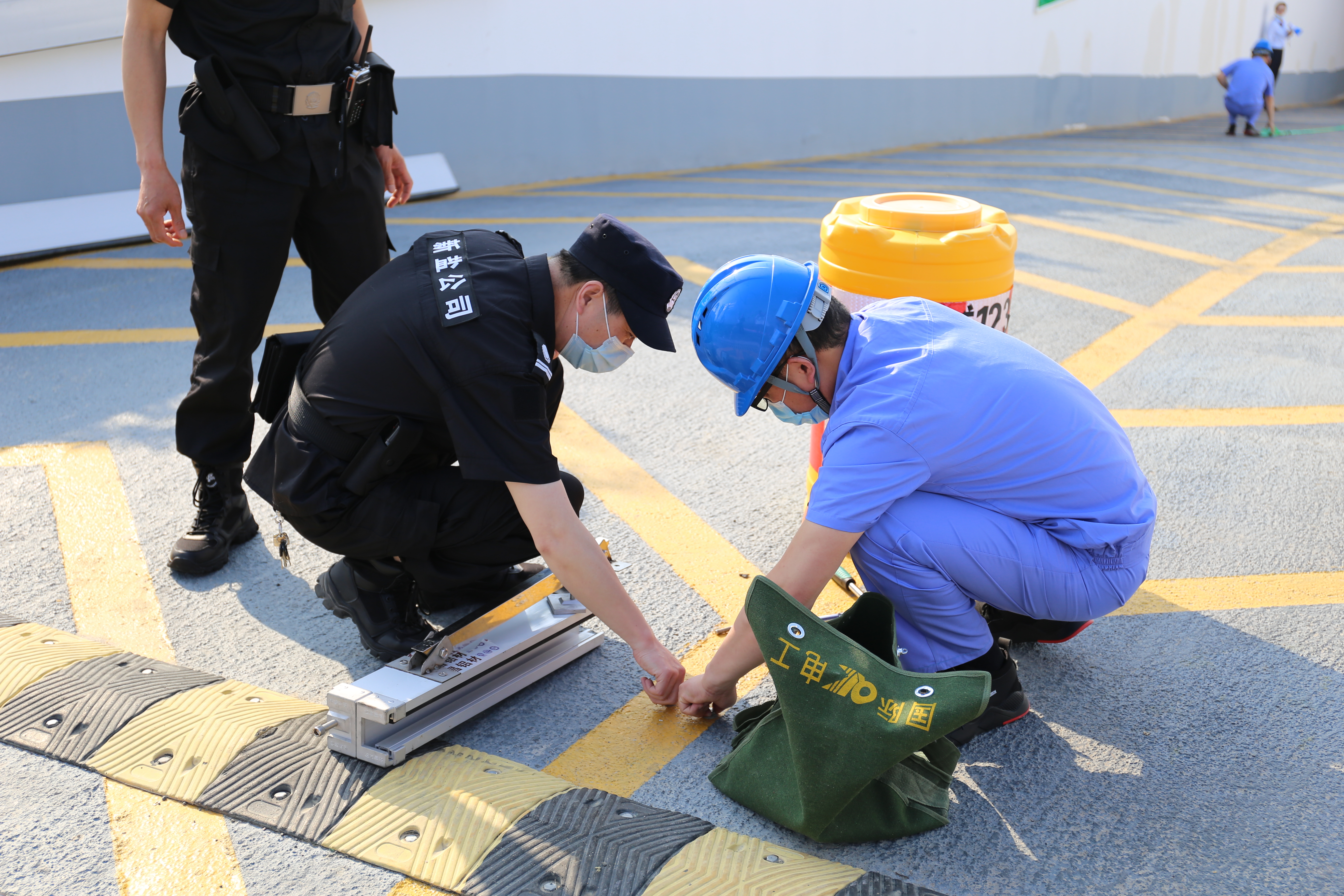 工程运维、安保人员设置挡水板1
