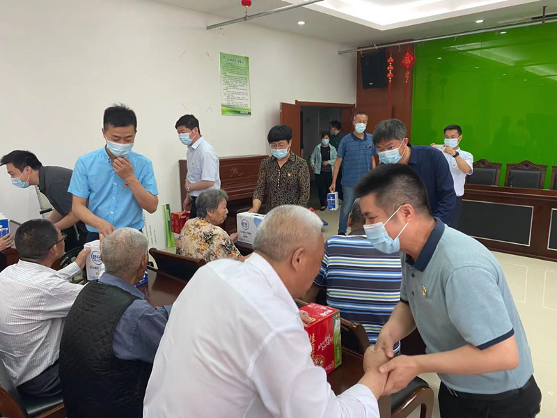 慰问现场.jpg 慰问现场.jpg