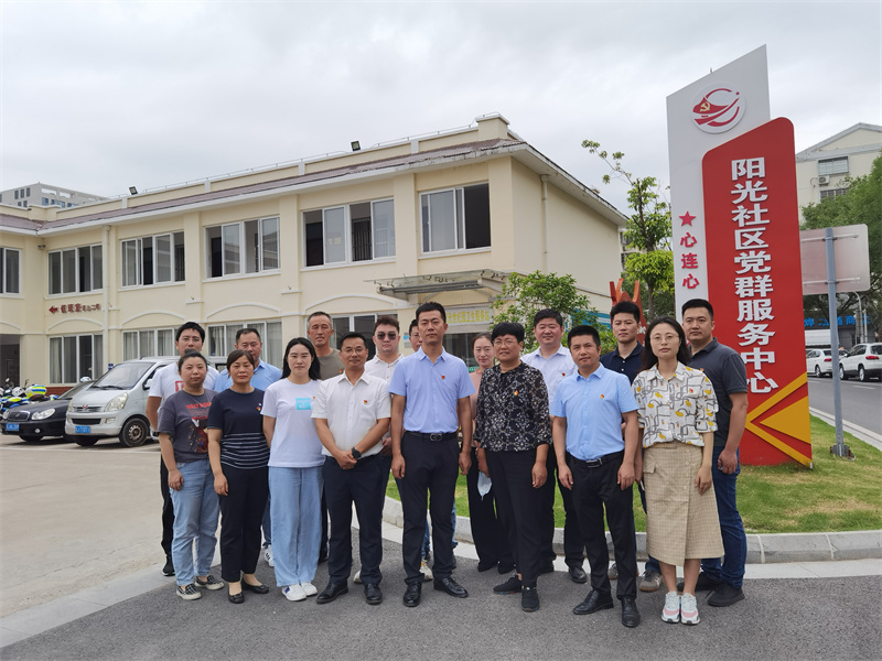 走进社区.jpg 走进社区.jpg