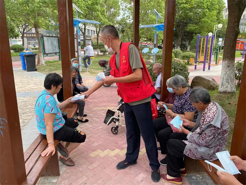 发放口罩.jpg 发放口罩.jpg