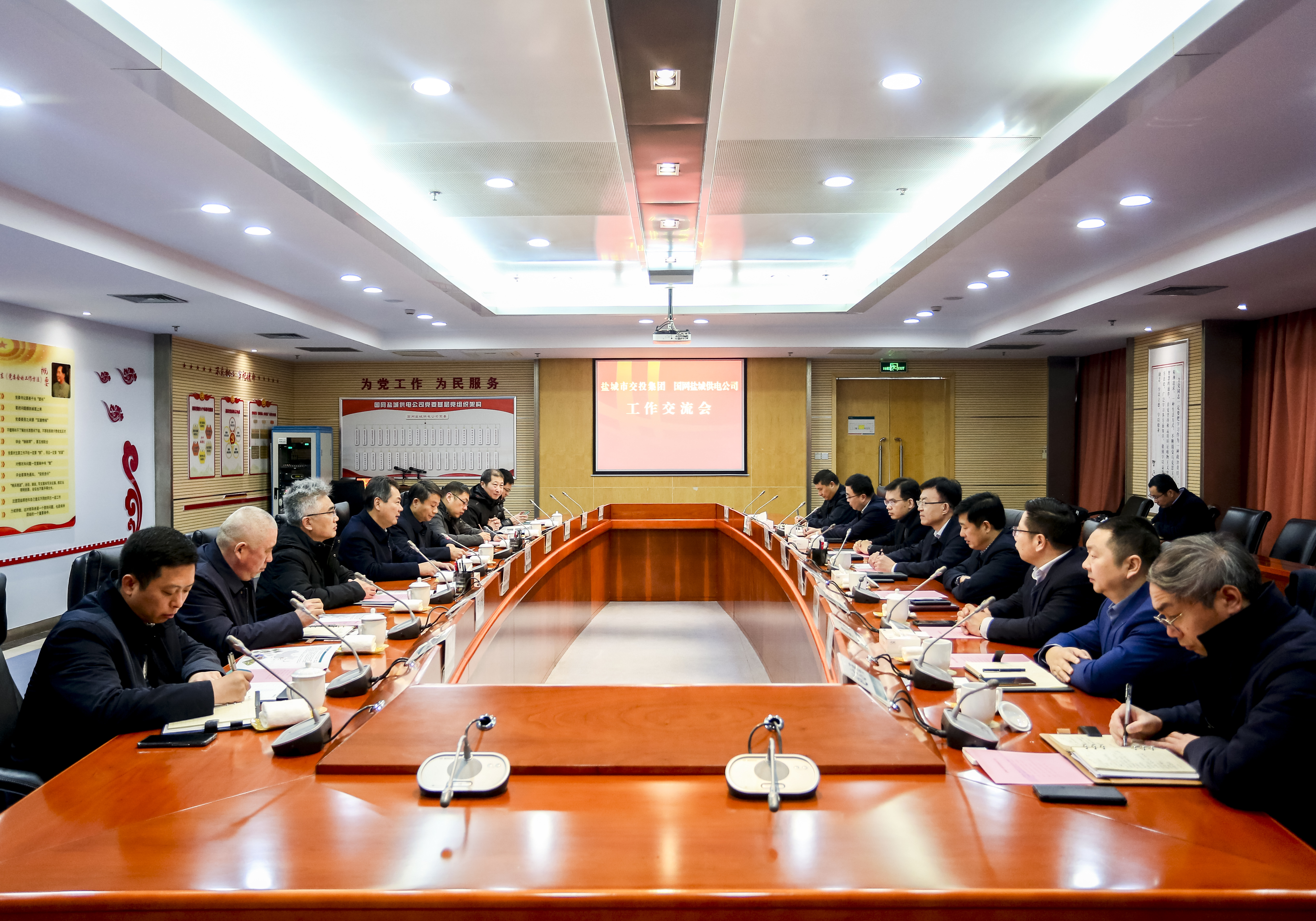 送锦旗大景.jpg 送锦旗大景.jpg