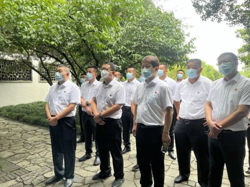 7251(1).jpg 7251(1).jpg