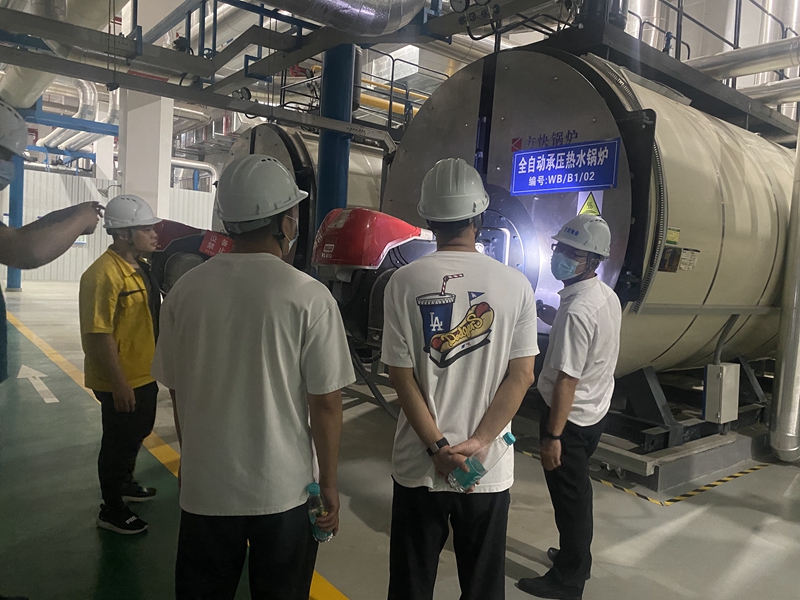 检查高铁商务区一号能源站.jpg 检查高铁商务区一号能源站.jpg