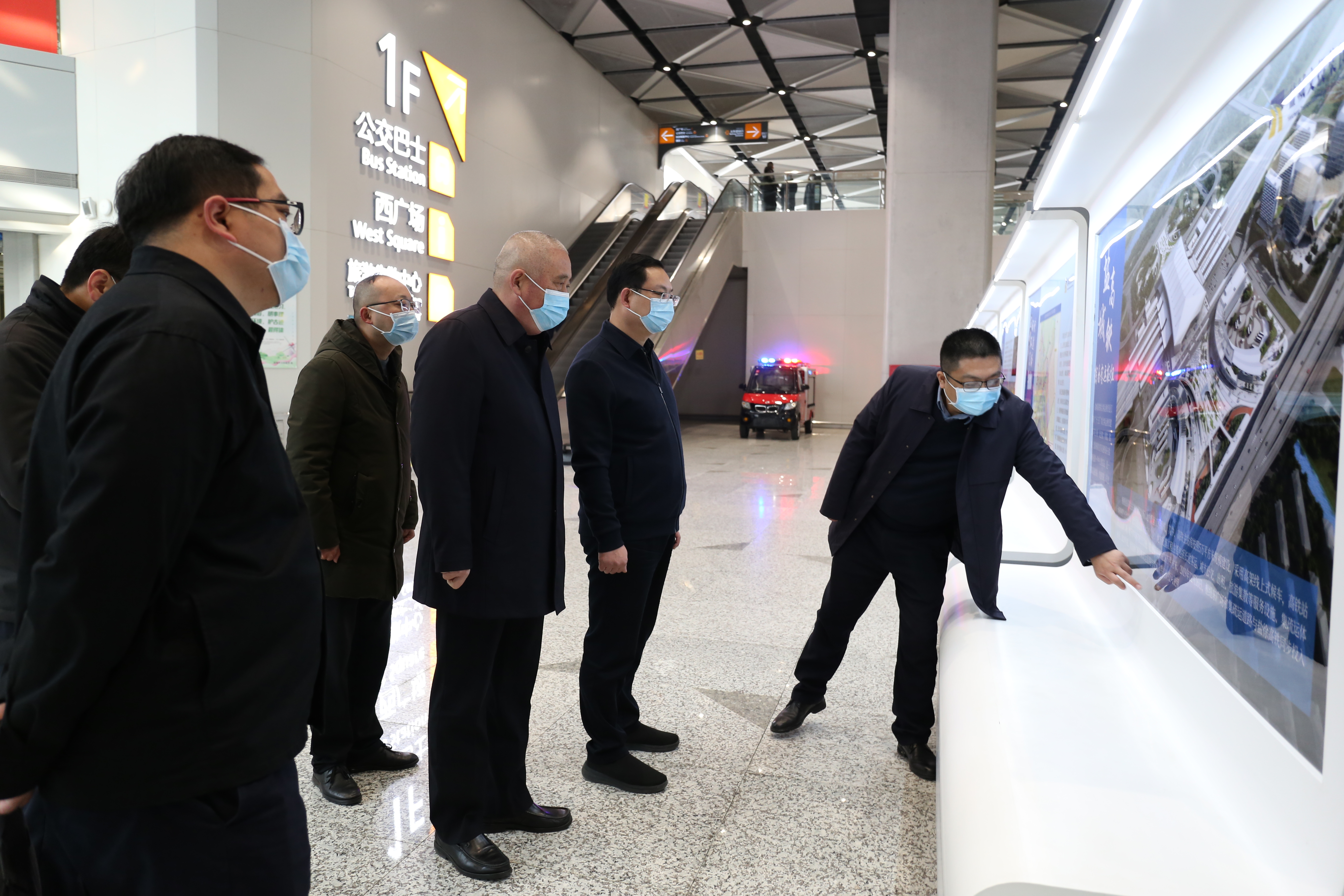 调研高铁枢纽.jpg 调研高铁枢纽.jpg