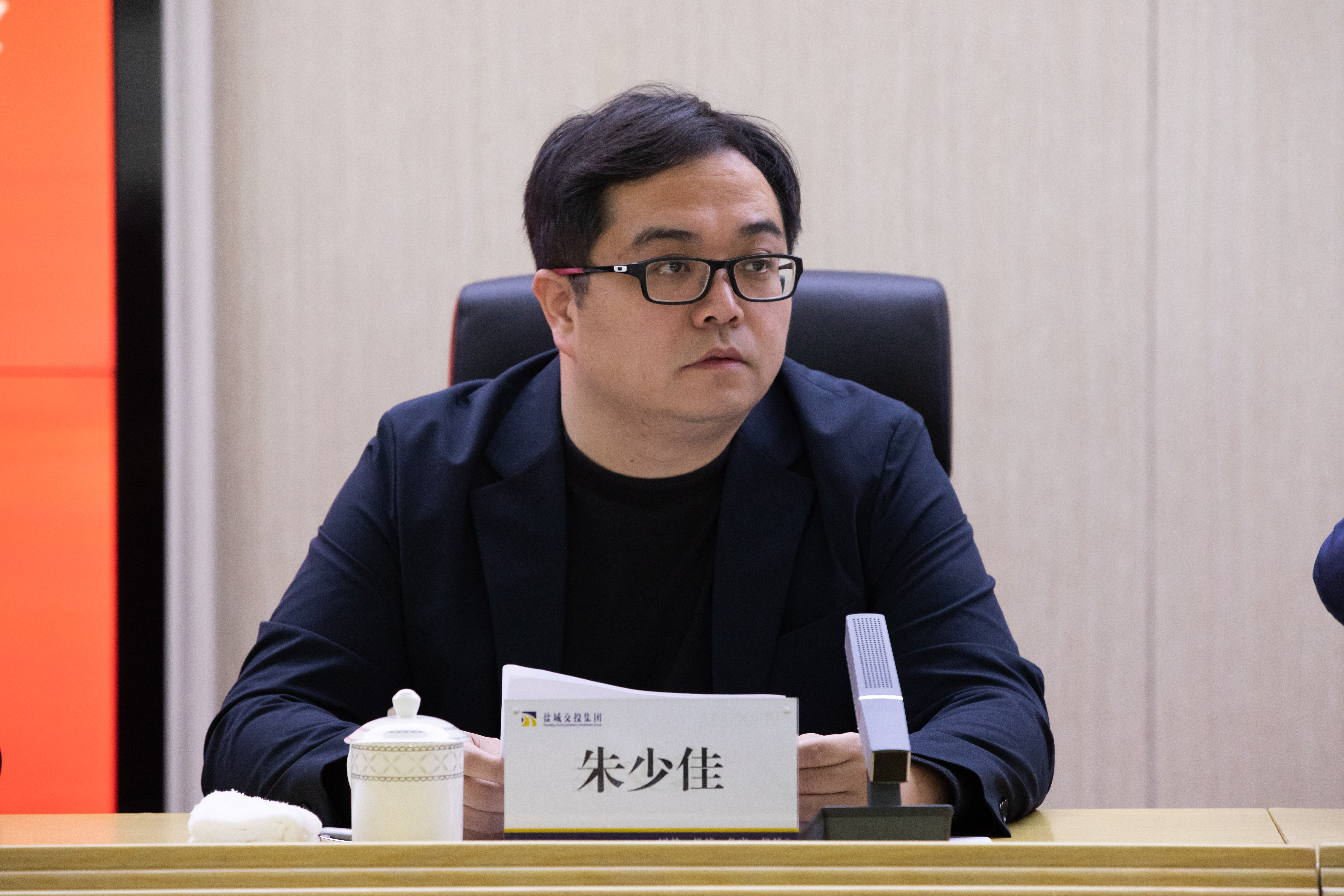 主持.jpg 主持.jpg