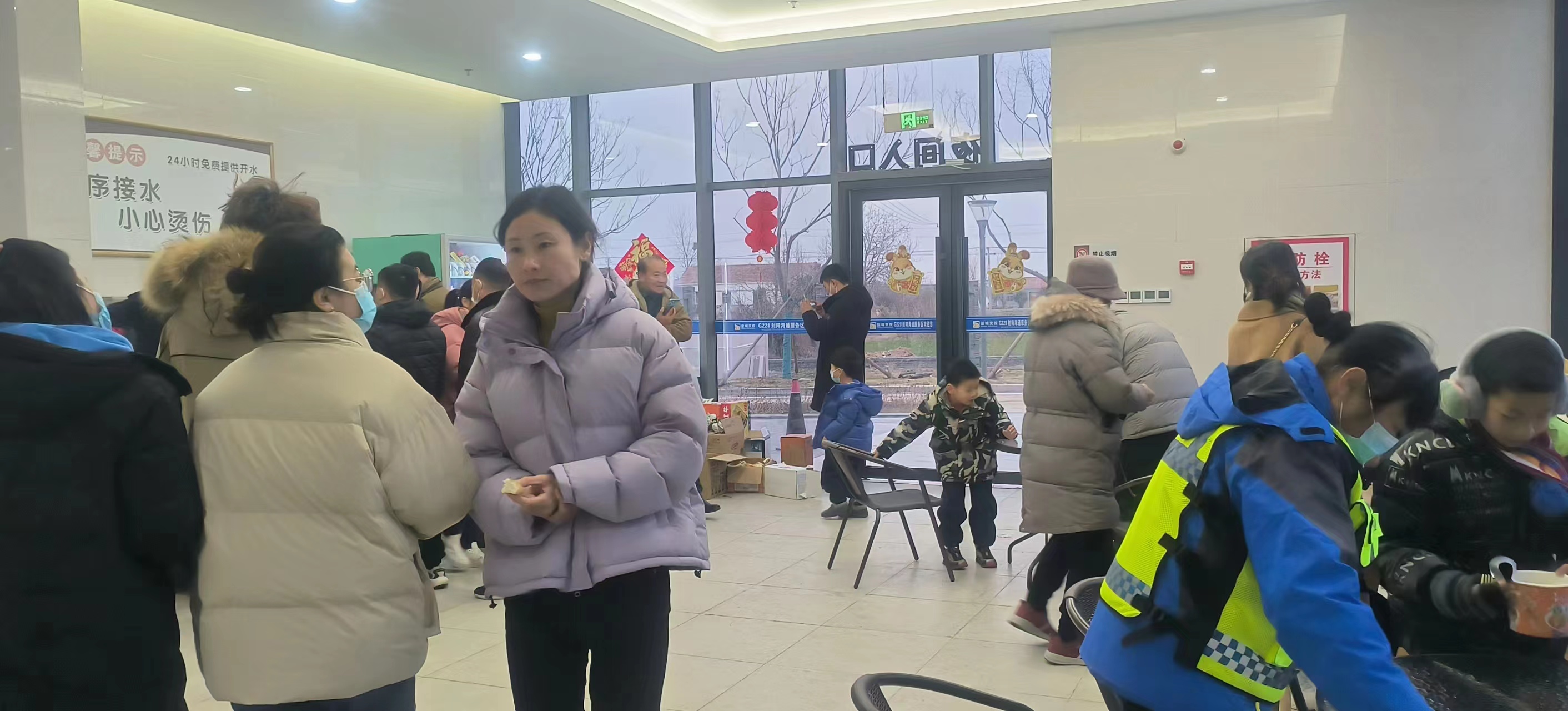 服务区2.jpg 服务区2.jpg