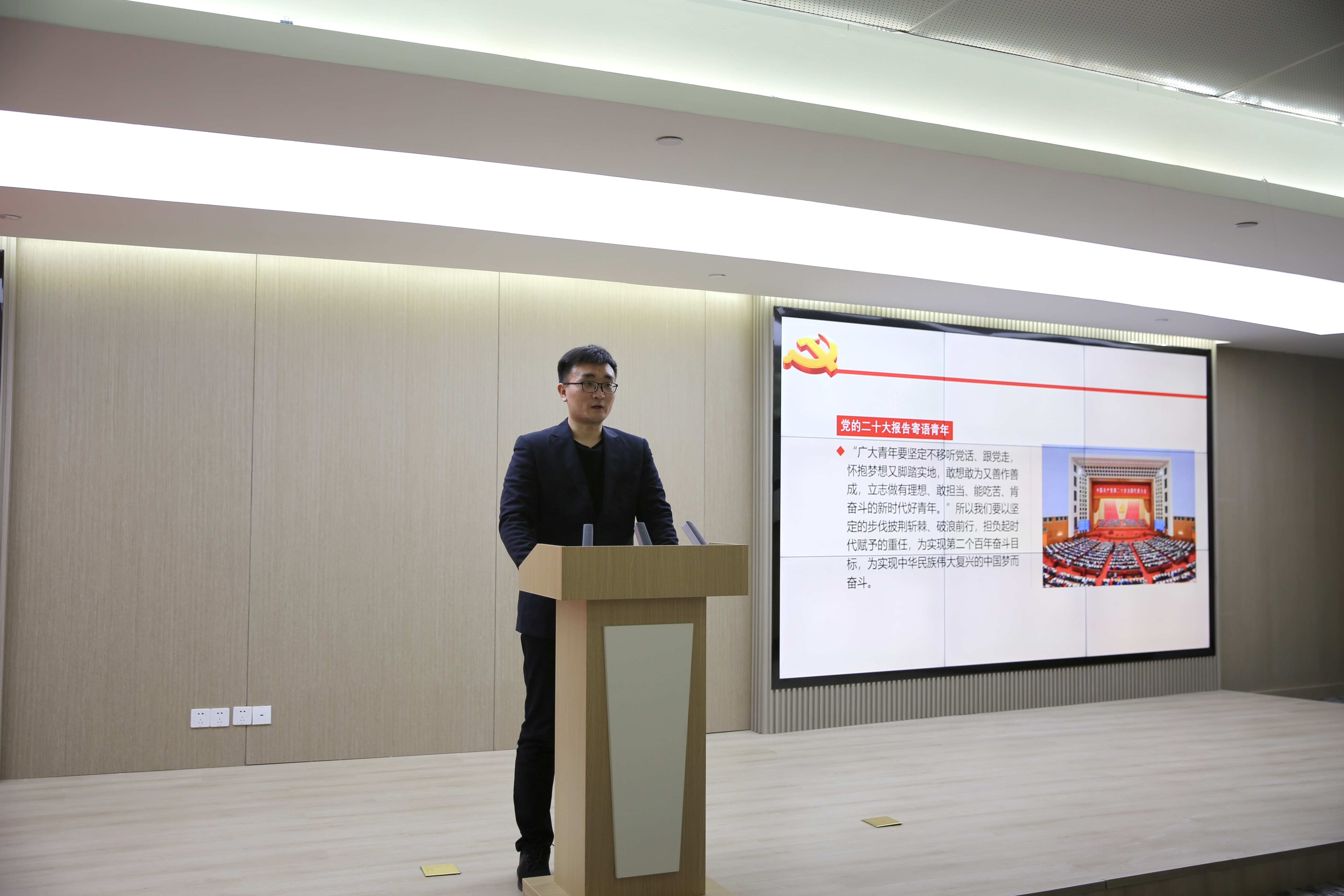 李聪.jpg 李聪.jpg