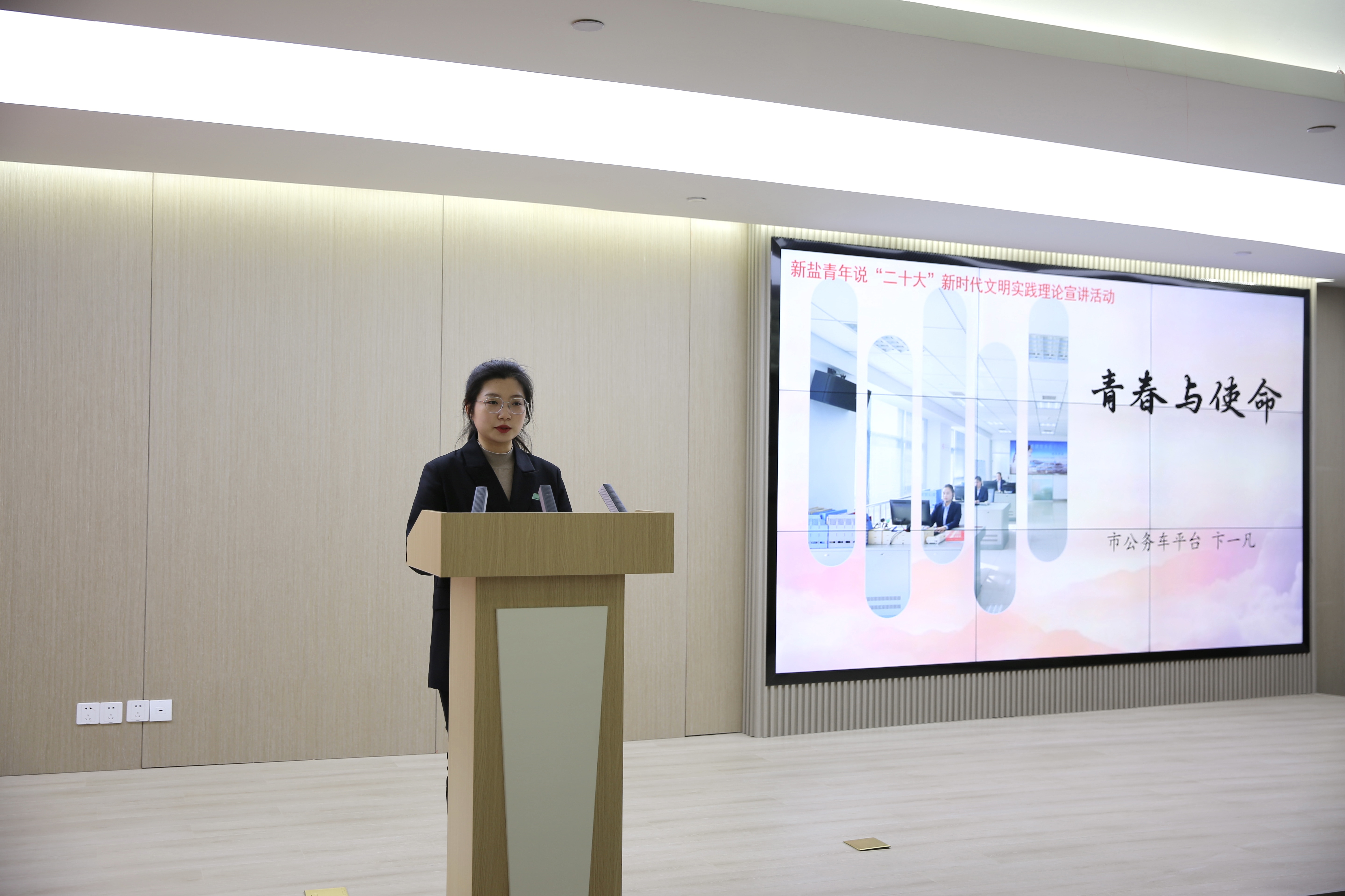 卞一凡.jpg 卞一凡.jpg