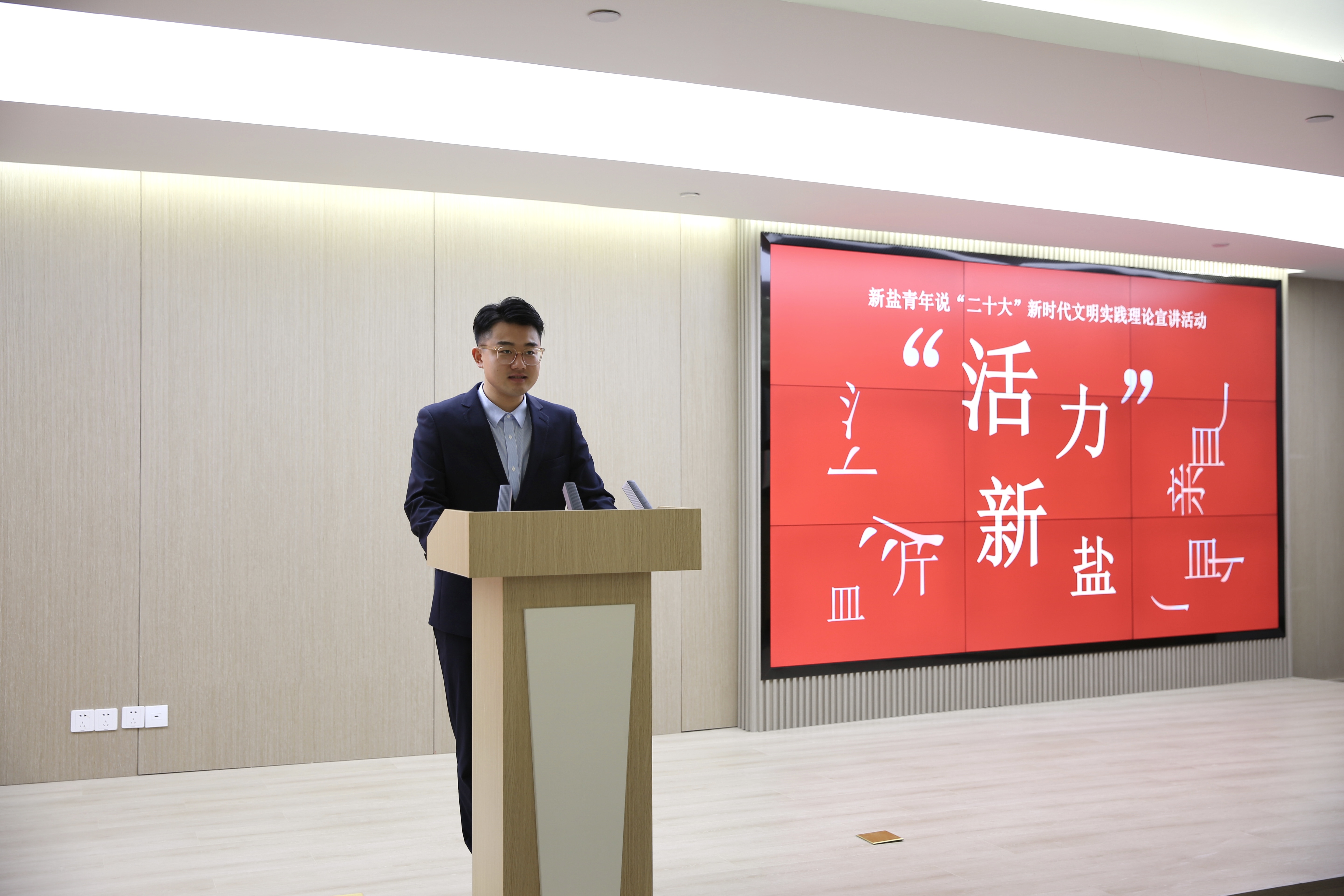 余杰.jpg 余杰.jpg