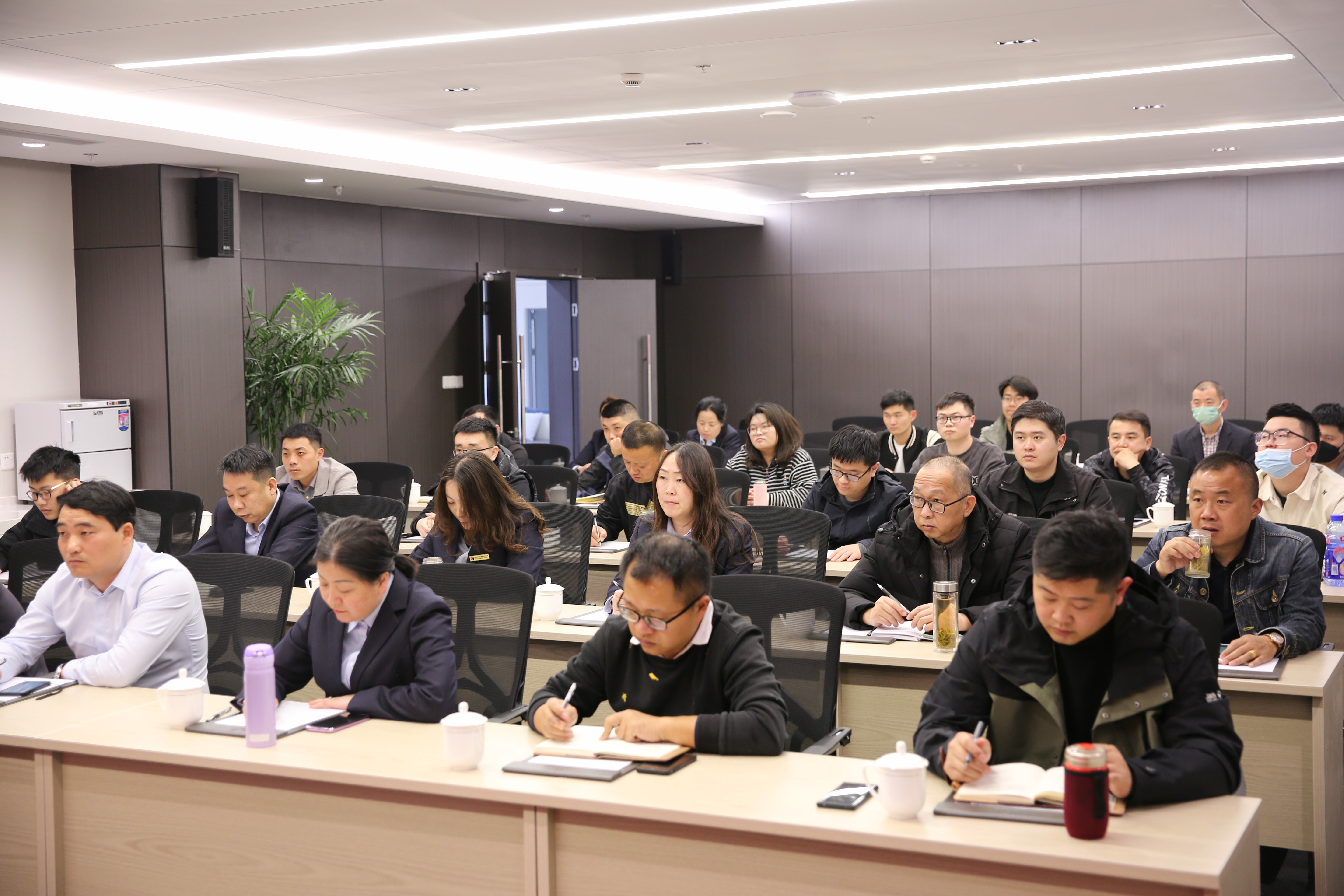 学员学习.jpg 学员学习.jpg