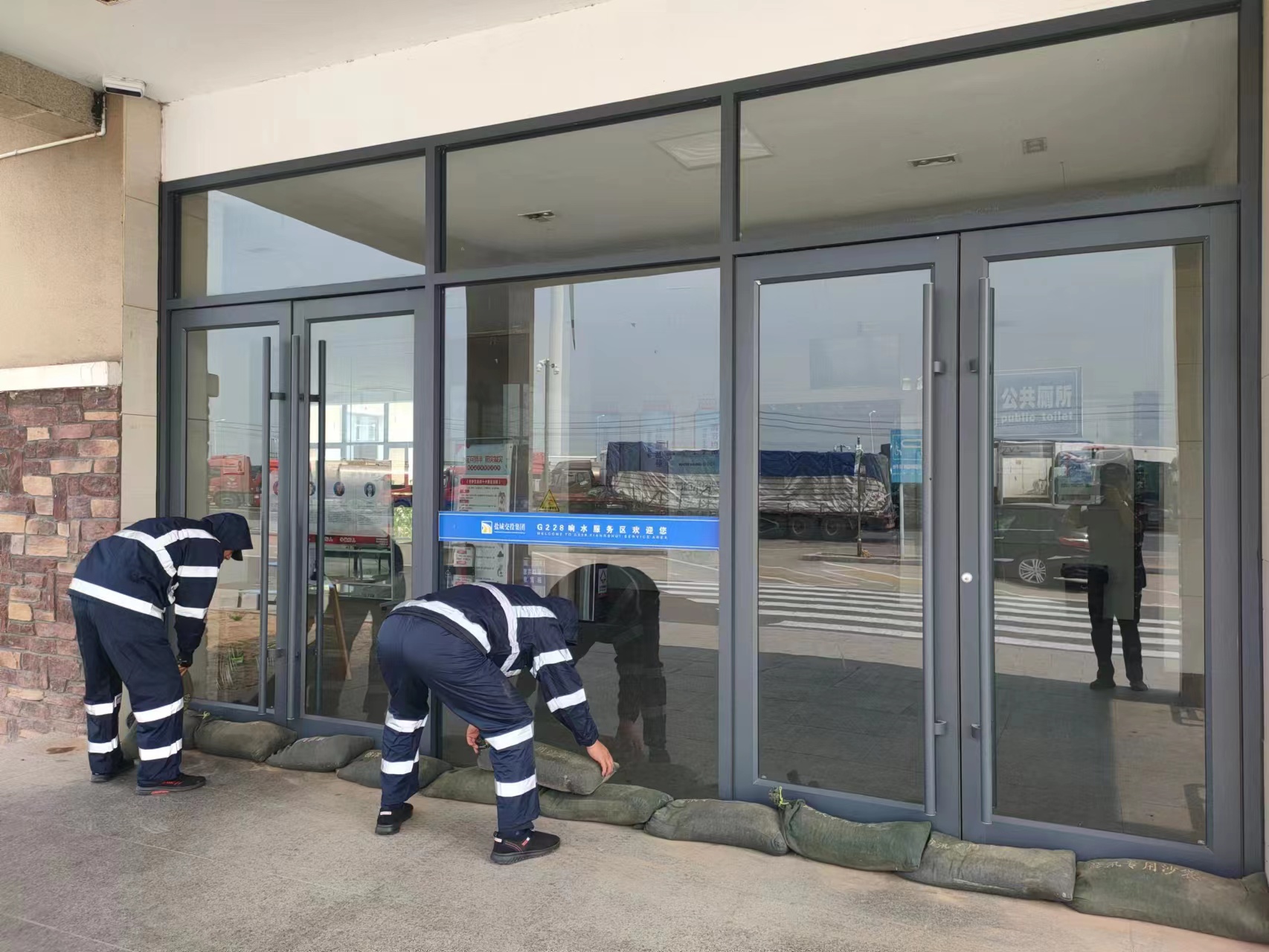 10服务区.jpg 10服务区.jpg