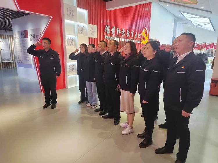 重温入党誓词1.jpg 重温入党誓词1.jpg