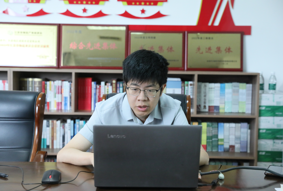 正在上传... 正在上传...