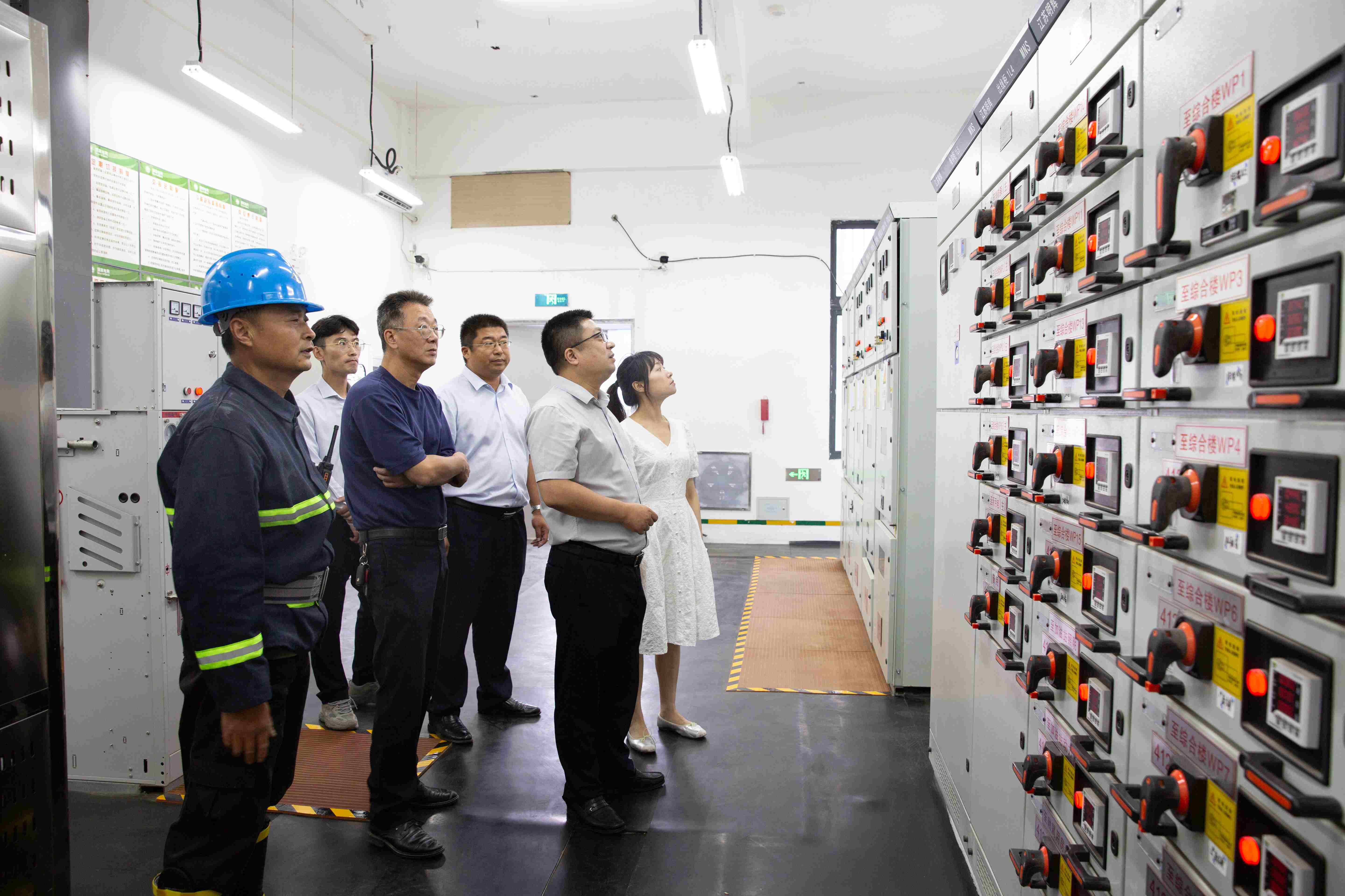 服务区_副本.jpg 服务区_副本.jpg