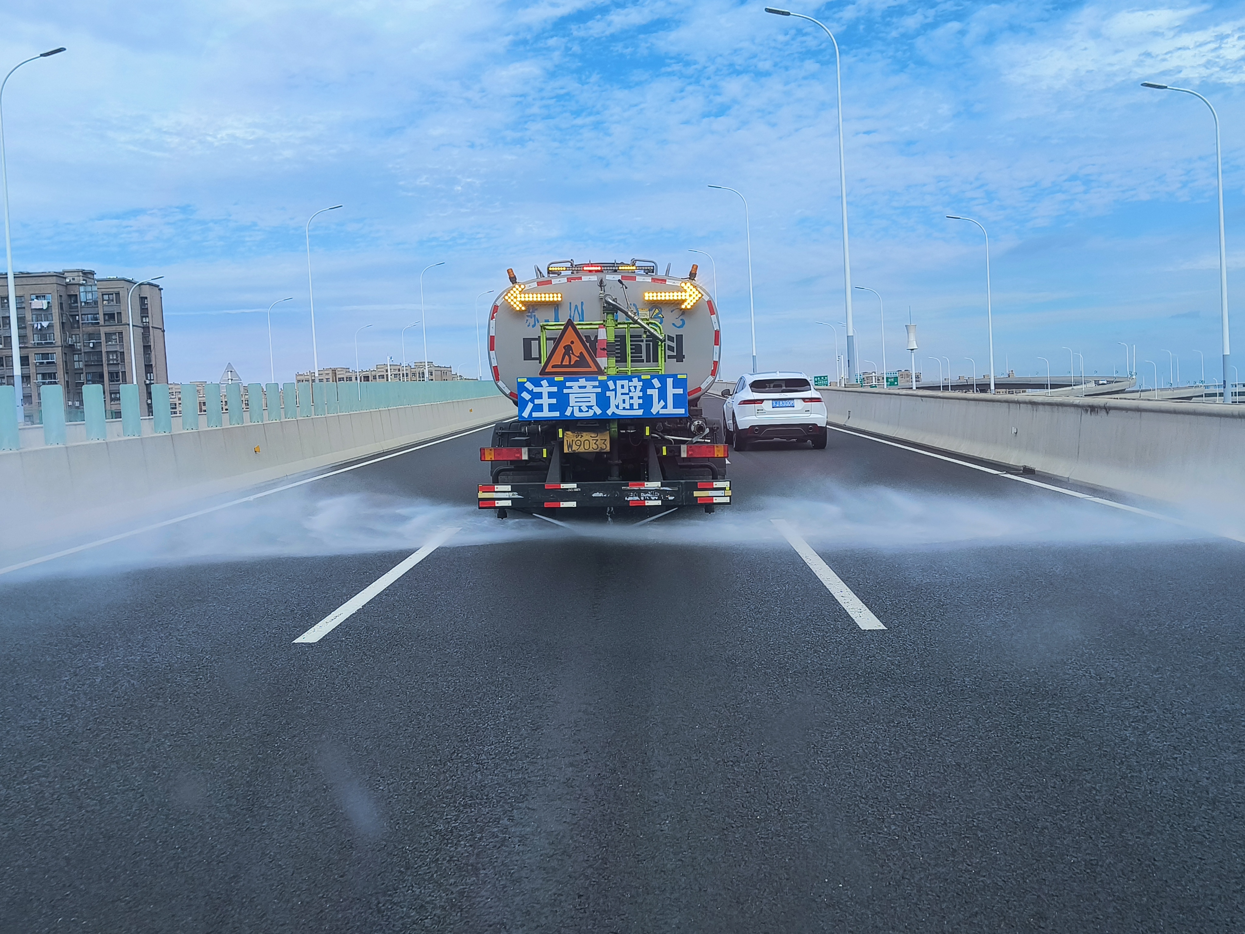 路面冲洗 (3).jpg 路面冲洗 (3).jpg