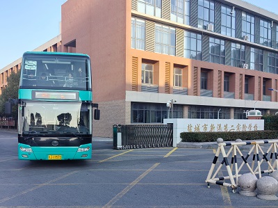 车辆放学驶出新洋第二实验学校.jpg 车辆放学驶出新洋第二实验学校.jpg