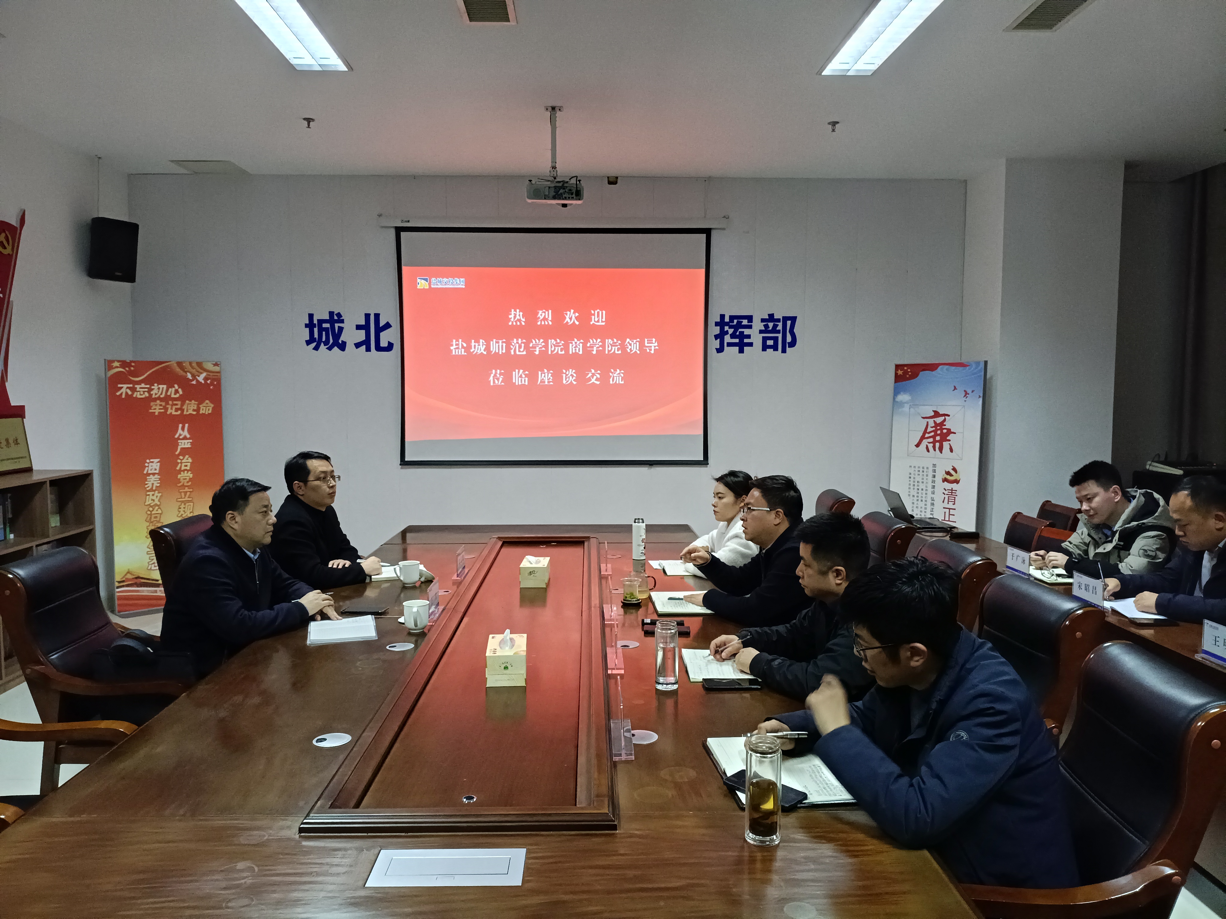 校企合作座谈.jpg 校企合作座谈.jpg