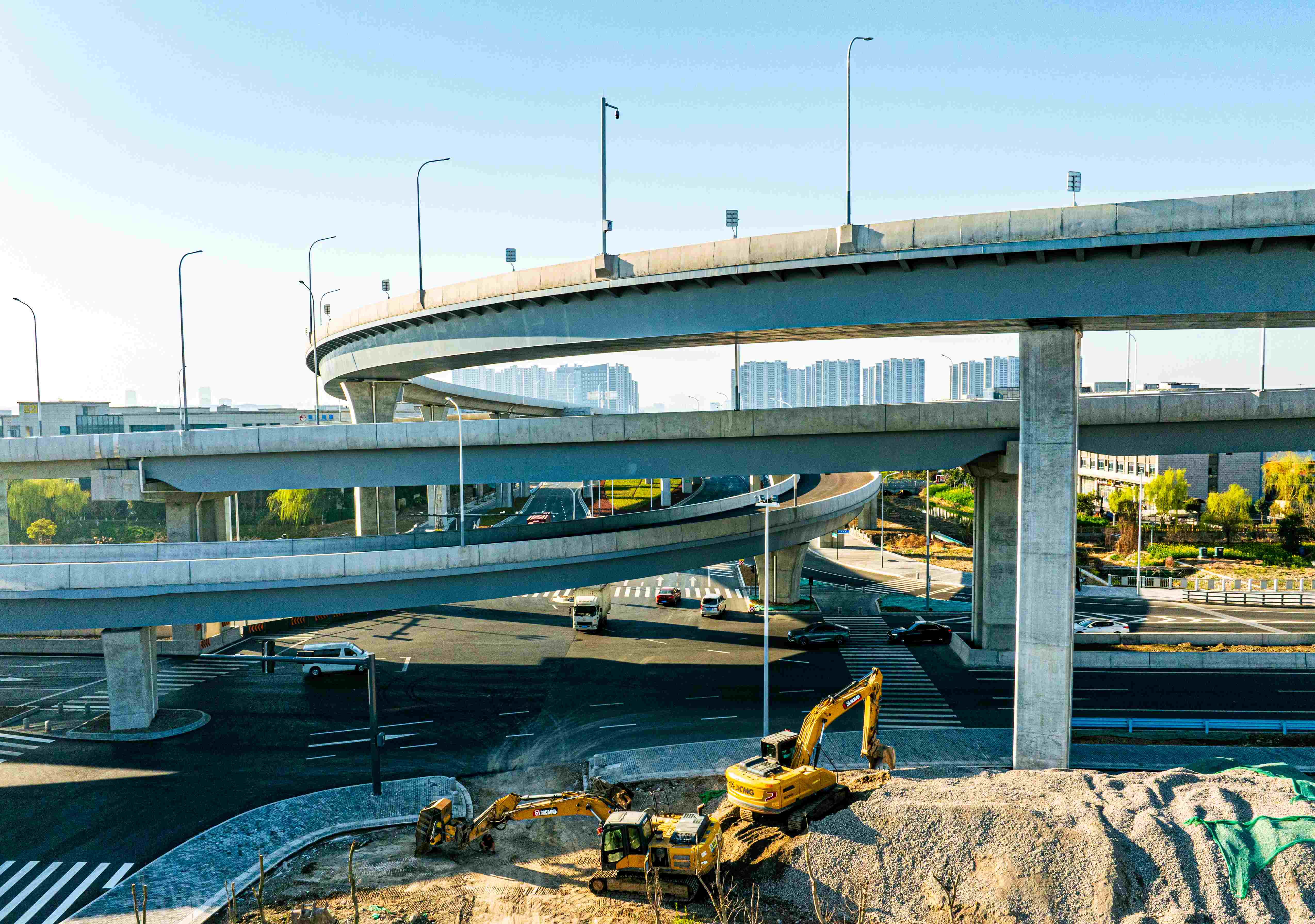 枢纽区地面系统已通车,部分附属项目仍在施工中。.jpg 枢纽区地面系统已通车,部分附属项目仍在施工中。.jpg