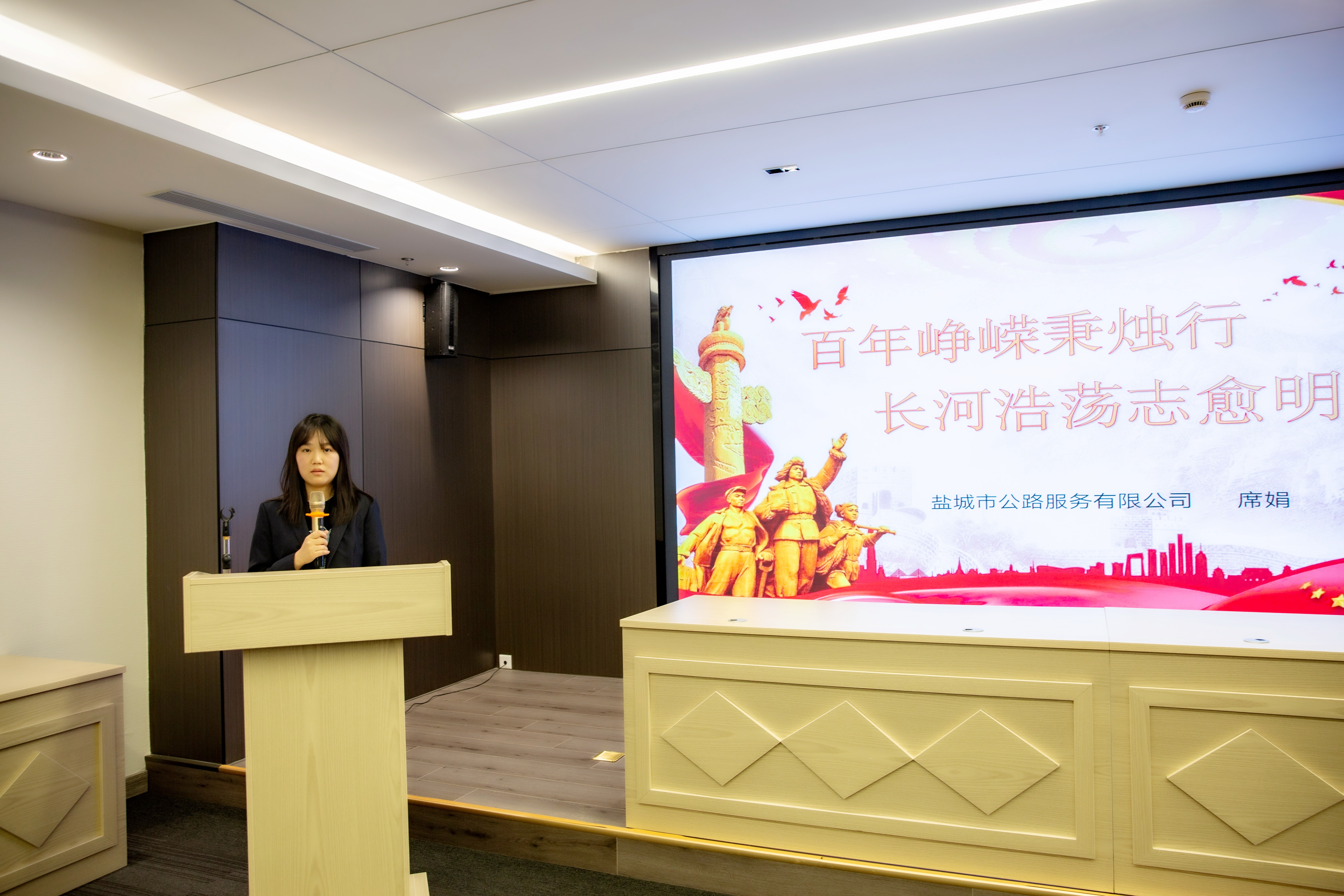 席娟_副本.jpg 席娟_副本.jpg