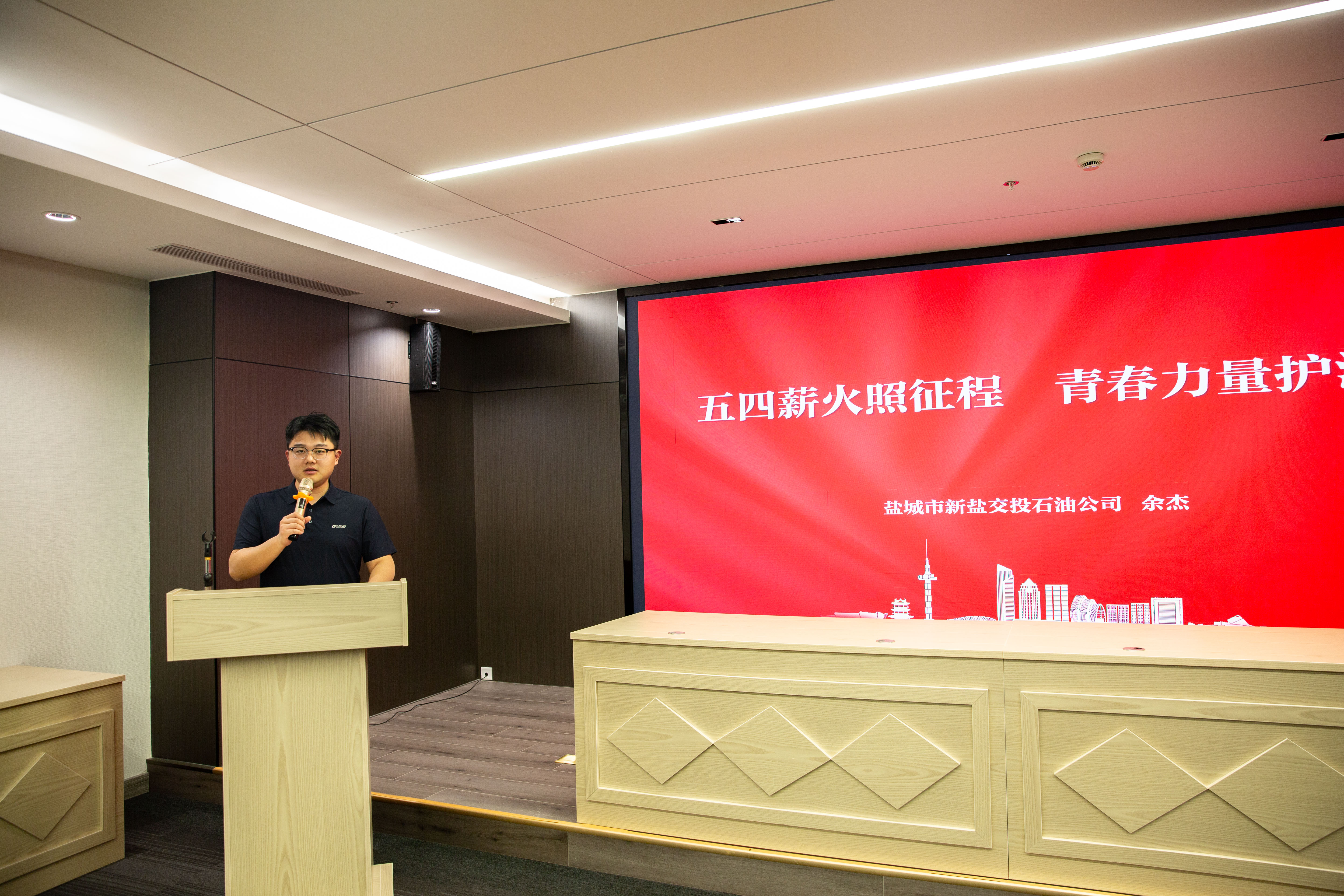 余杰.jpg 余杰.jpg