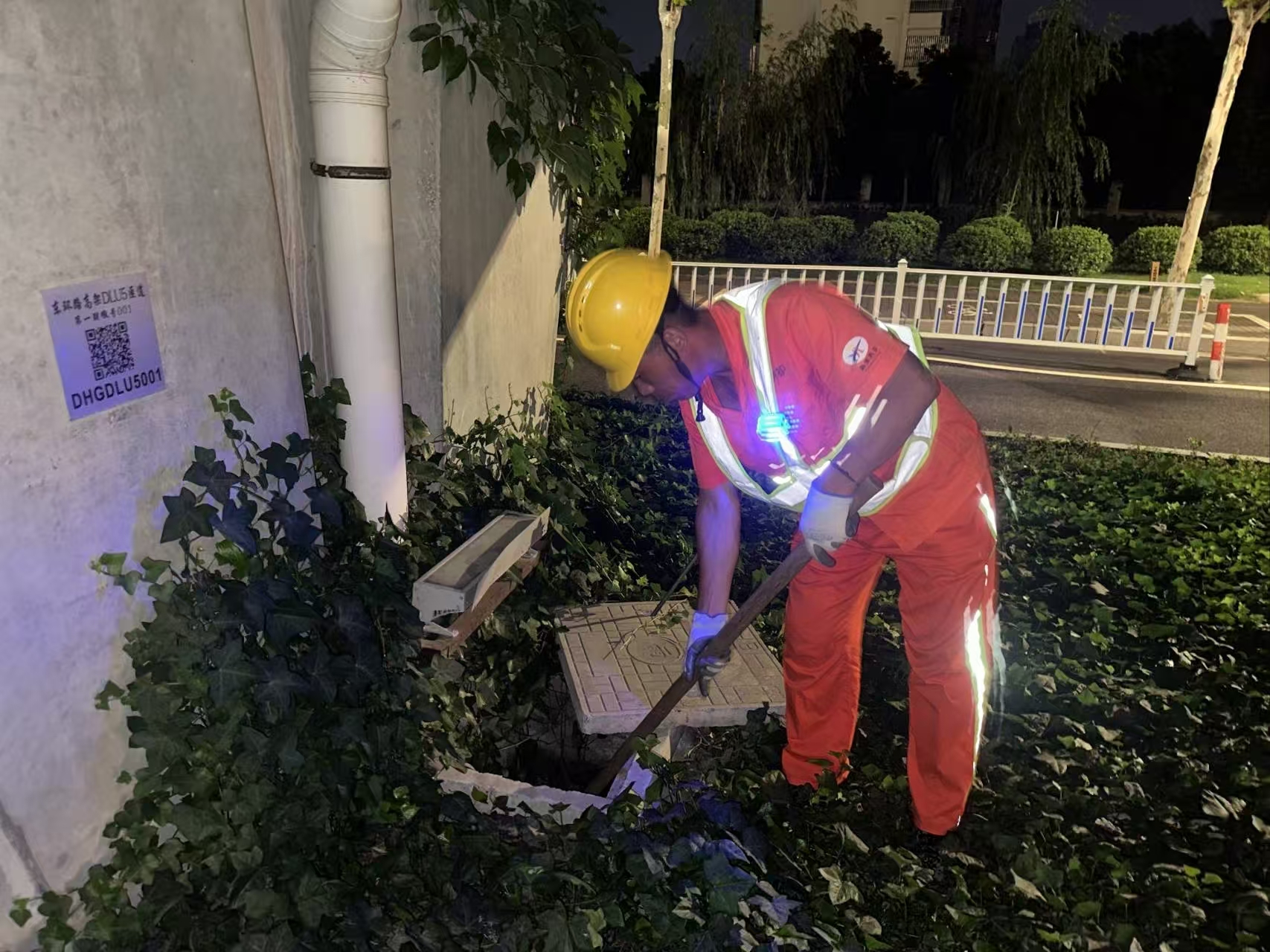 错峰作业 筑牢防暑屏障2.jpg 错峰作业 筑牢防暑屏障2.jpg